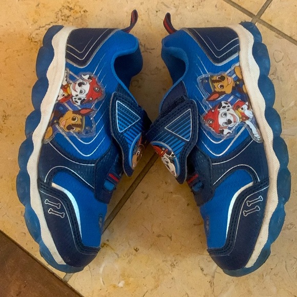 Nickelodeon boy’s Paw Patrol light up sneakers - Picture 4 of 9